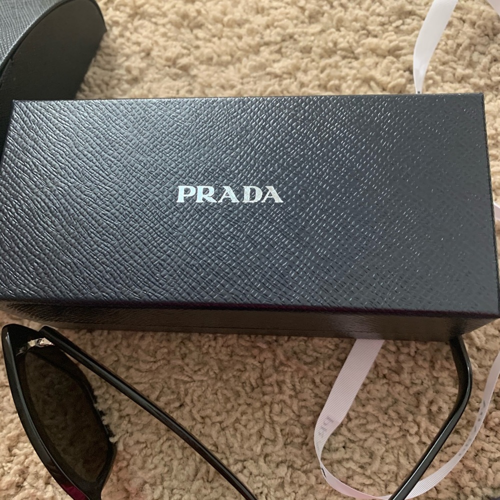 Prada sunglasses - Picture 4 of 7